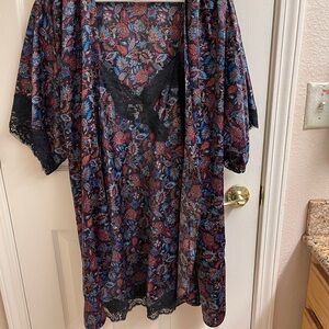 Morgan Taylor Collections Blue and Red Floral Silky Robe and nightgown S S/M